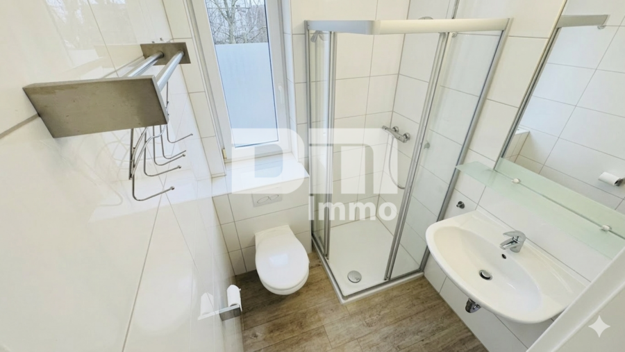 Moderne 4 Zimmer HP / EG Wohnung mit 2 Bädern und großer Terrasse direkt an der Uni - Bad / Dusche 2